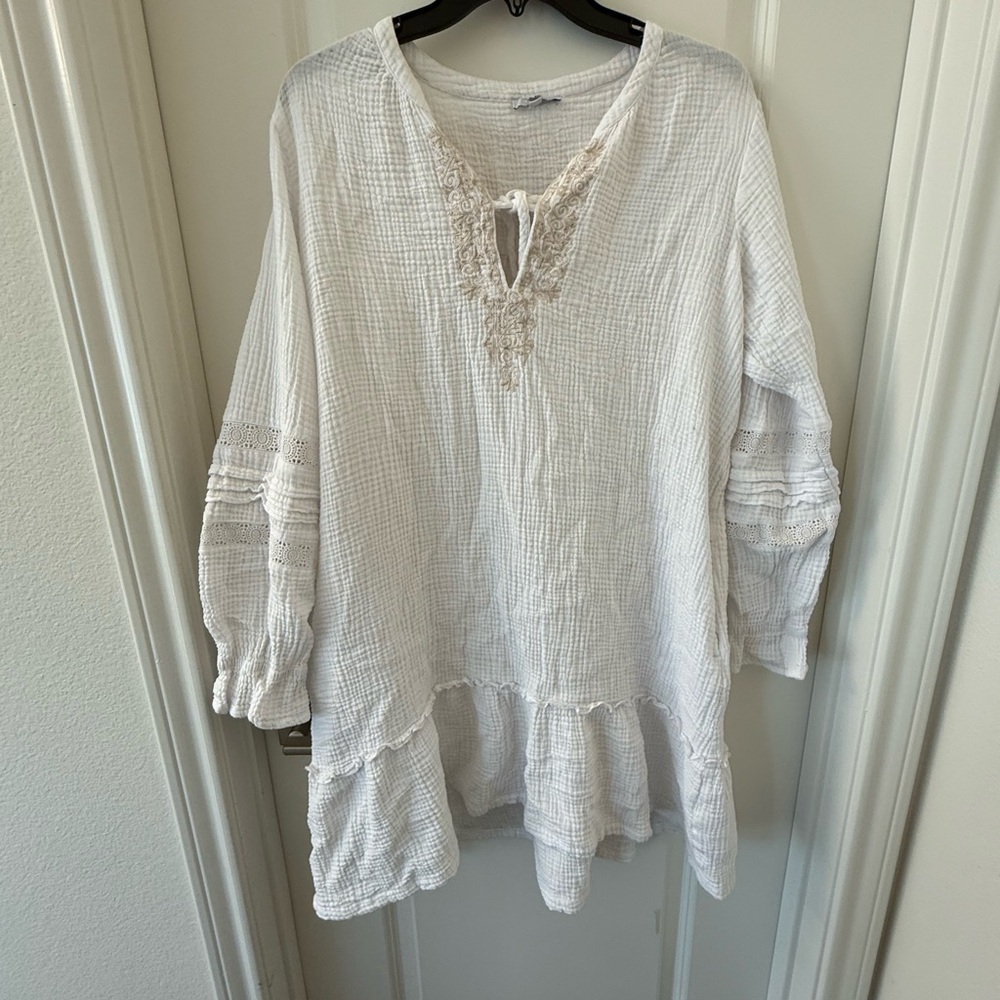 Elegant White Tunic with Lace Accents